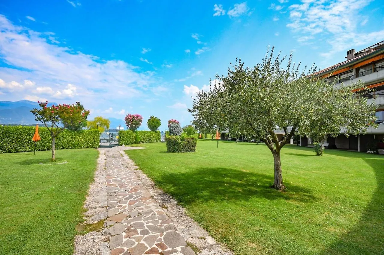 Apartment Il Sogno Del Lago Manerba del Garda Italy